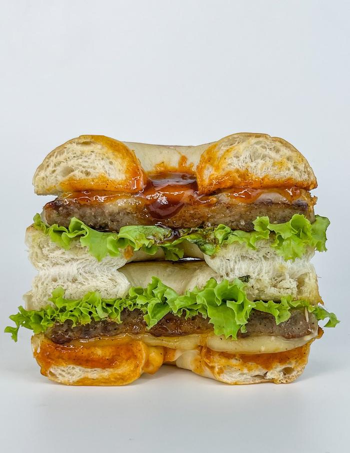Gambar Spicy Beef Mozarella - Vegan Plain dari Mad Bagel Tebet undefined Tokopedia