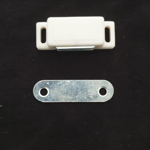 Gambar Magnet KECIL Kotak Warna Putih/Coklat Magnit u/ Lemari Kaca Laci Pintu - Putih dari SOLUSIrumahku SOLUSI rumahku undefined Tokopedia