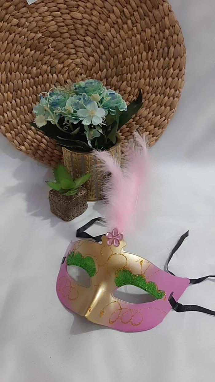 Gambar TOPENG VARIASI BULU HELAI/TOPENG PESTA MEWAH+PERMATA/MASK PARTY - PINK dari Toko Satria Setiabudi Bali undefined Tokopedia