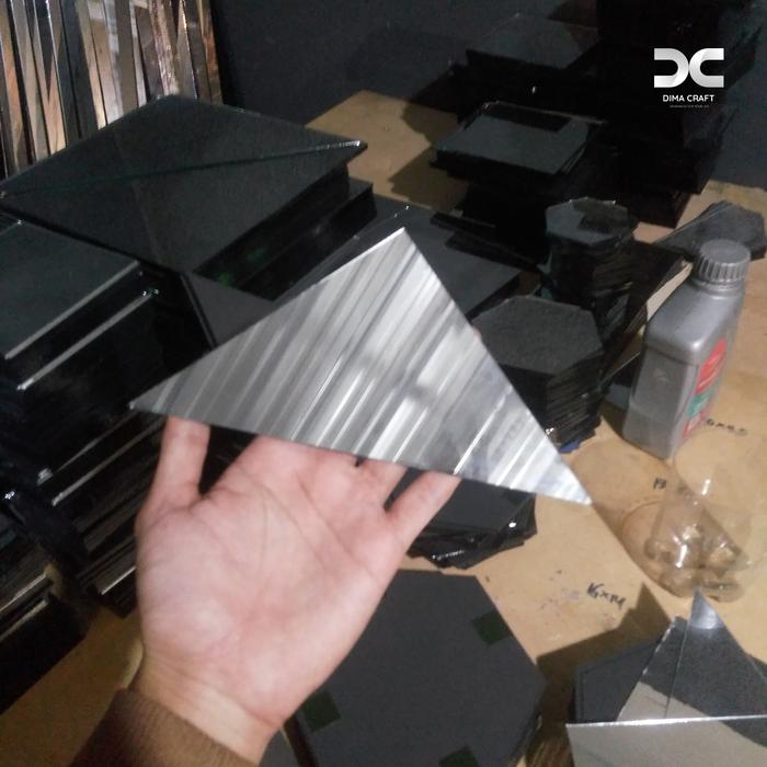 Gambar Kaca Cermin Kotak Ukuran 15 CM x 15 CM Asli 100% Persegi dan Segitiga - SEGITIGA dari Dima Cermin Dekorasi undefined Tokopedia