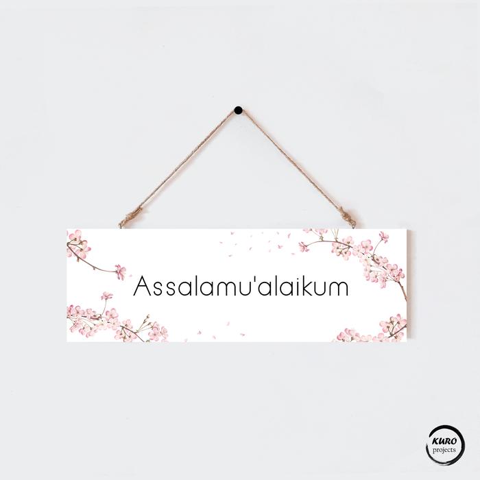Gambar Kuro Projects - Home decor Hiasan Gantung Dinding Pintu Kamar Rumah tulisan Assalamualaikum, Welcome, Kitchen, Toilet, Bathroom, Laundry room, Open Background Putih Bunga Sakura - P28 - Salam 1 dari Kuro projects undefined Tokopedia