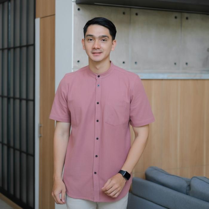 Gambar KEMEJA PIQUE SHANGHAI PRIA + KEMEJA PRIA LENGAN PENDEK + KEMEJA NESS - rose pink, M dari ondrite store undefined Tokopedia