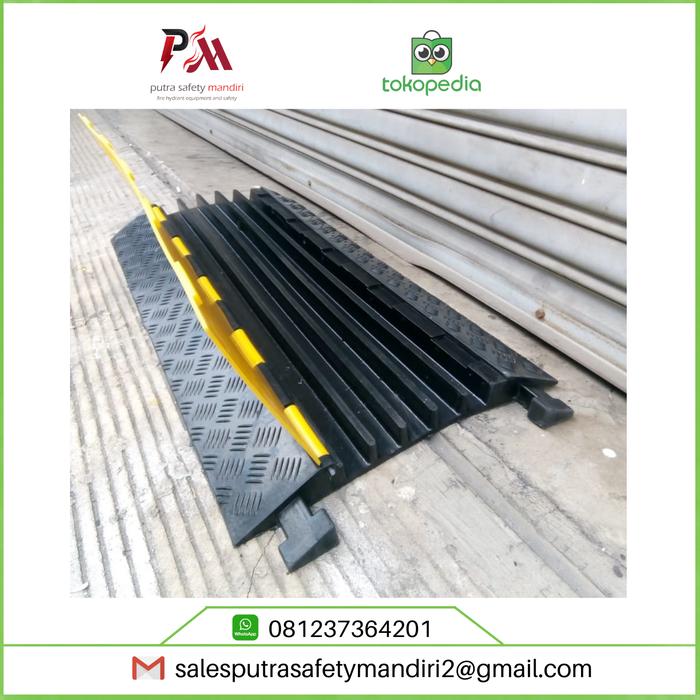 Gambar CABLE PROTECTOR SPEED HUMP POLISI TIDUR RUBBER PELINDUNG KABEL - 5 Line dari Putra safety mandiri 2 Kota Administrasi Jakarta Utara Tokopedia