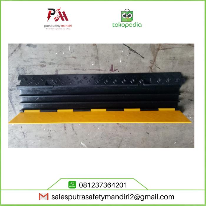 Gambar CABLE PROTECTOR SPEED HUMP POLISI TIDUR RUBBER PELINDUNG KABEL - 3 Line dari Putra safety mandiri 2 undefined Tokopedia