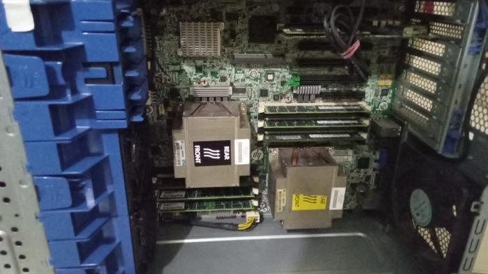 Backplane HP 686756-002 Pour ProLiant ML350e Gen8 V2 – Reconditionné