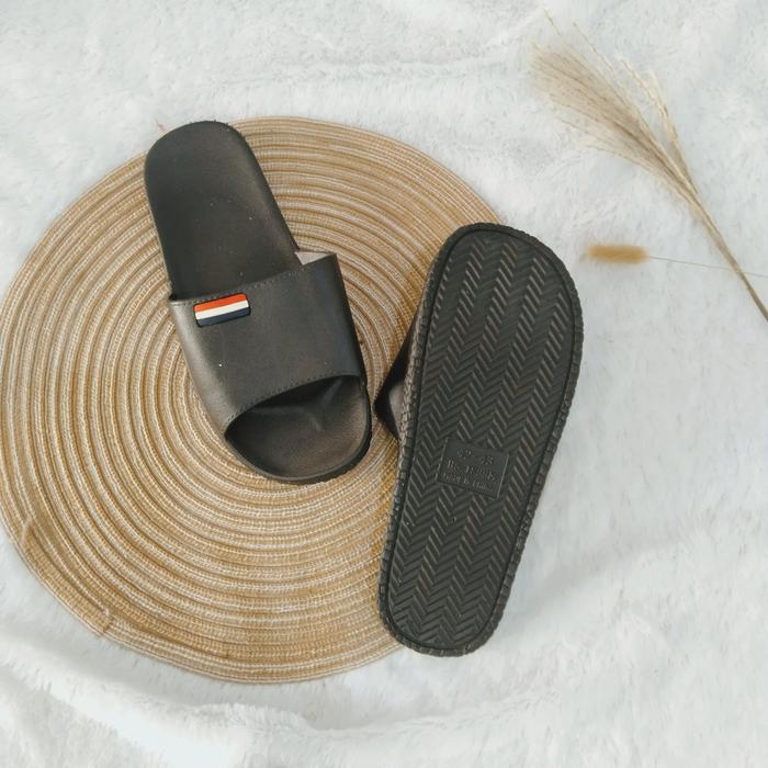 Gambar Sandal Selop Pria Karet Keren Model Polos Terbaru - Hitam, 42-43 dari Alomishop undefined Tokopedia
