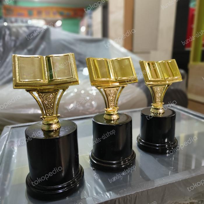 Gambar Trophy piala tropi set mtq mhq tatakan kayu bulat besar dari Bunda.alshop undefined Tokopedia