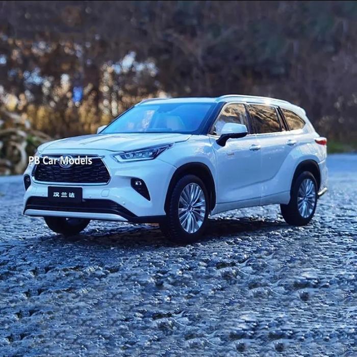 Jual TOYOTA INNOVA ZENIX WHITE SKALA 1 : 18 DIECAST HIGHLANDER GAC ...