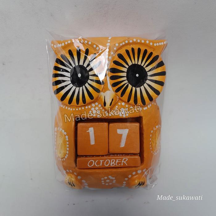 Gambar Kalender kayu patung celepuk kerajinan handmade bali - Kuning dari MadeSukawati undefined Tokopedia