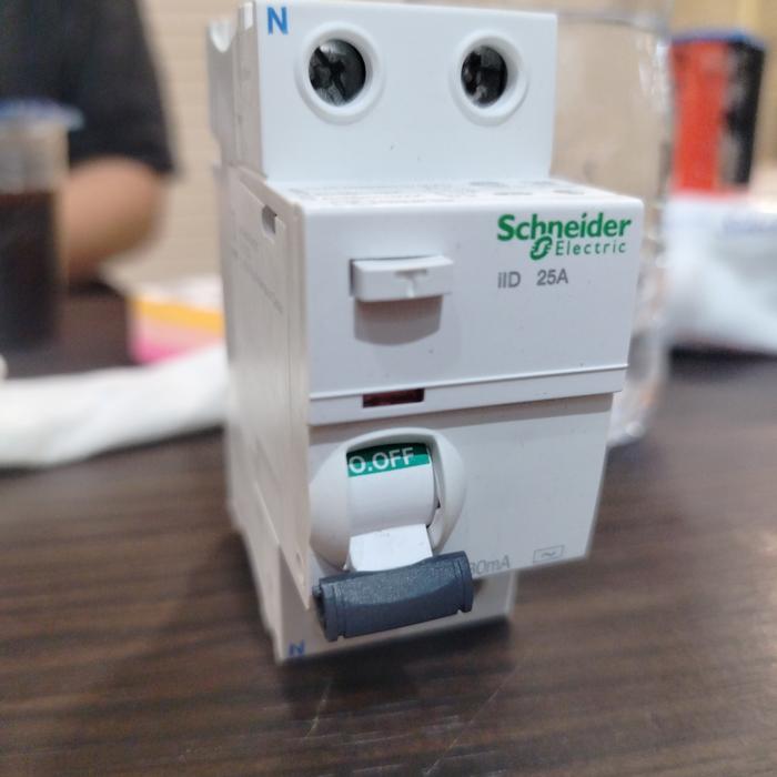 Gambar elcb iid 25A 2p 30MA Schneider dari GUNUNG MAS ELEKTRIK undefined Tokopedia