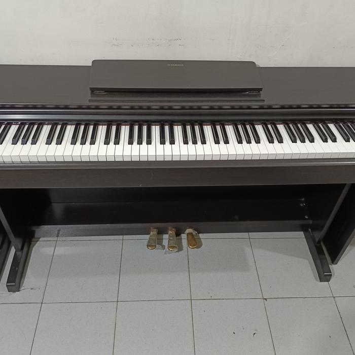 送料込みYAMAHA 電子ピアノ YDP-143 2016年製ほぼ新品Level（Jual 