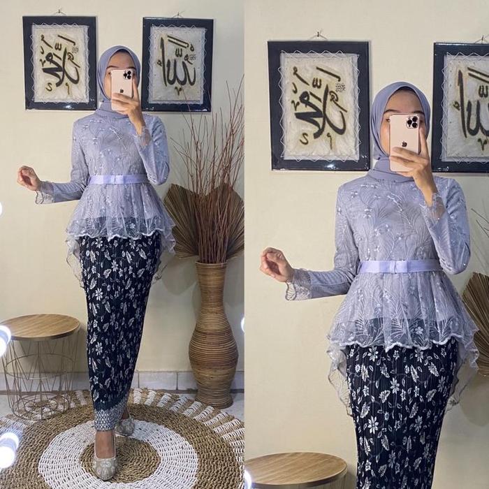 Gambar Baju Kebaya Wanita Cantik Aurora Tille Set Plisket Qiana - SILVER, Setelan rok dari TR Toko Rafi undefined Tokopedia