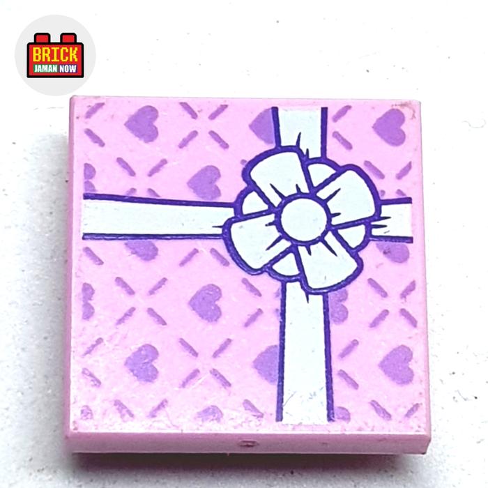 Gambar Lego Tile Modified 2x2 Inverted w/ Gift Wrap & Hearts Pattern Original dari Brick Jaman Now Shop undefined Tokopedia