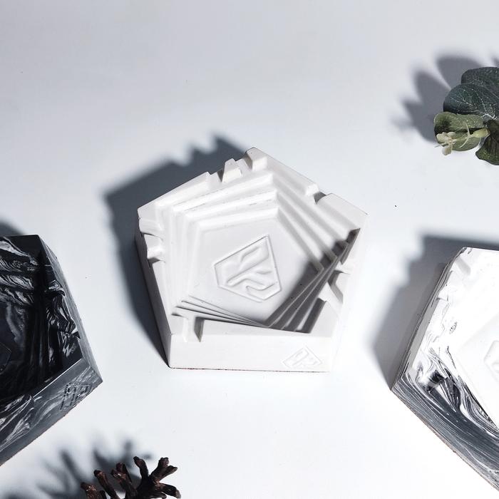 Gambar Asbak Ashtray Aesthetic HEXAGON MARBLE BLACK Concrete Semen - PUTIH POLOS dari Konkreated undefined Tokopedia