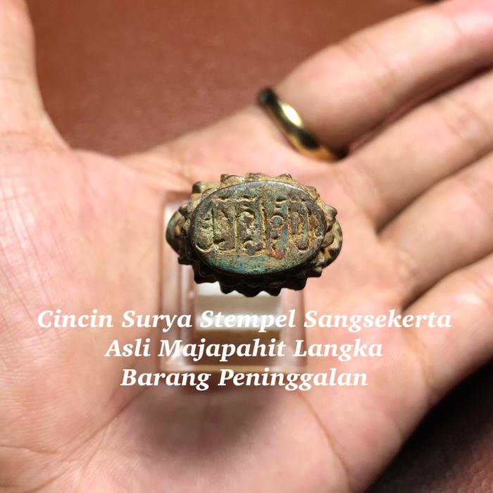 Gambar Cincin Kuno Surya Stempel Sangsekerta Asli Majapahit Langka dari Budaya Banua undefined Tokopedia