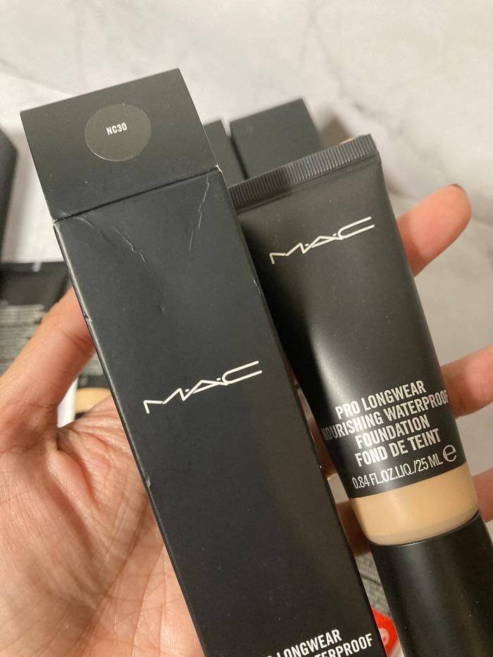Gambar MAC pro longwear Nourishing waterproof foundation - NC30 with box dari Nyonya Belanja Corner undefined Tokopedia