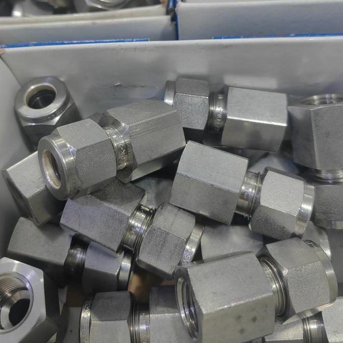 thumbnail image 2 of Swagelok SS-600-7-4 Stainless Steel Female Connector – 3/8" OD Tube X 1/4" FNPT 2 of 6
