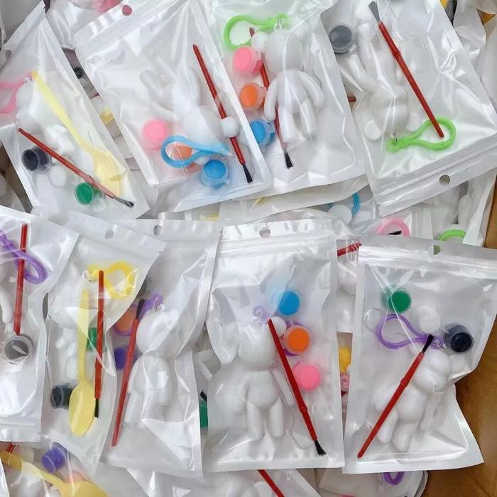 Gambar gantungan kunci mini beruang dengan cairan Bearbrick Handmade diy - DIY K KECIL dari Happystar12 undefined Tokopedia