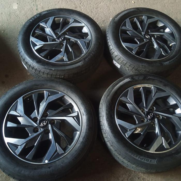 Gambar Velg Mobil Second Hyundai Creta Ring 17 Lubang 5x114 + Ban Mulus dari MDS Bursa Velg Surabaya undefined Tokopedia