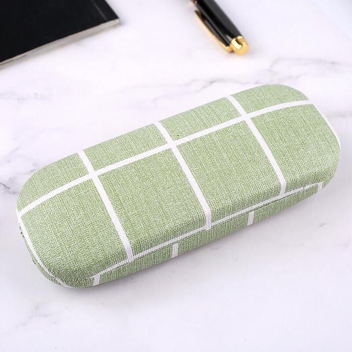 Gambar Box Tempat Kacamata Plastik Transparan Hardcase - GREEN GARIS, +ANTI FOG dari Bertha Indonesia undefined Tokopedia