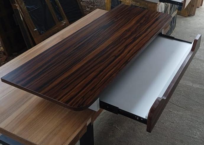 Gambar Meja Belajar Meja Laptop Meja Komputer Modern - Laci Keyboard, Putih Kayu Muda dari KadoStoreid undefined Tokopedia