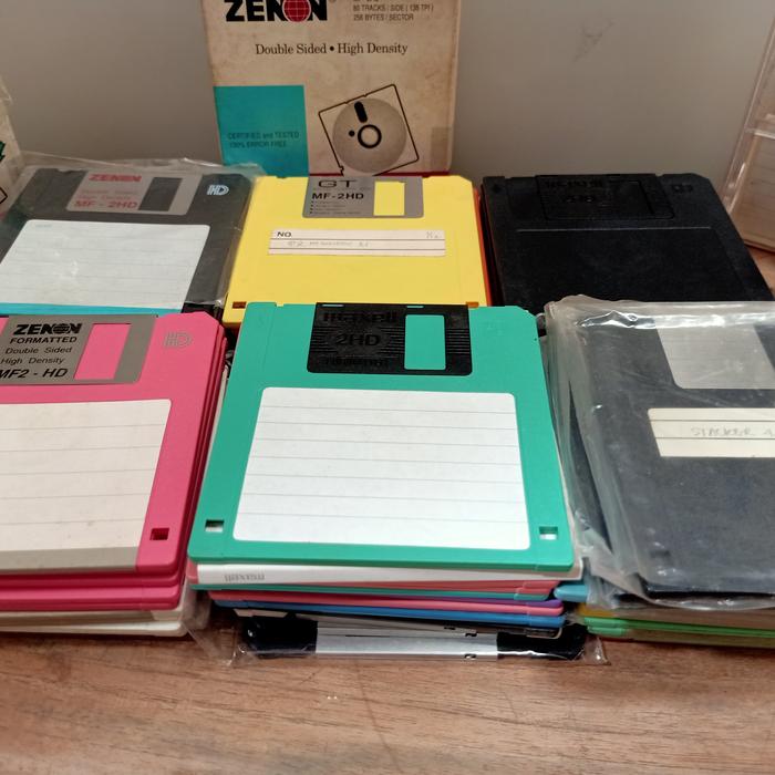 Gambar Disket Floppy disk 3.5"- komputer retro dari Aneka kuno undefined Tokopedia