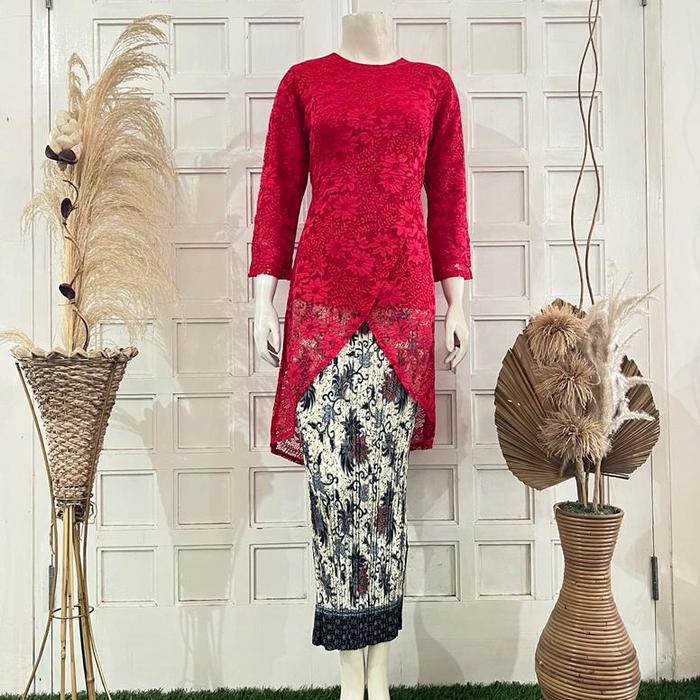 Gambar ATASAN KEBAYA BROKAT ALEA SILANG/KEBAYA SERAGAM LAMARAN/KEBAYA KECE - merah cabe, S dari Assyifakebaya12 undefined Tokopedia