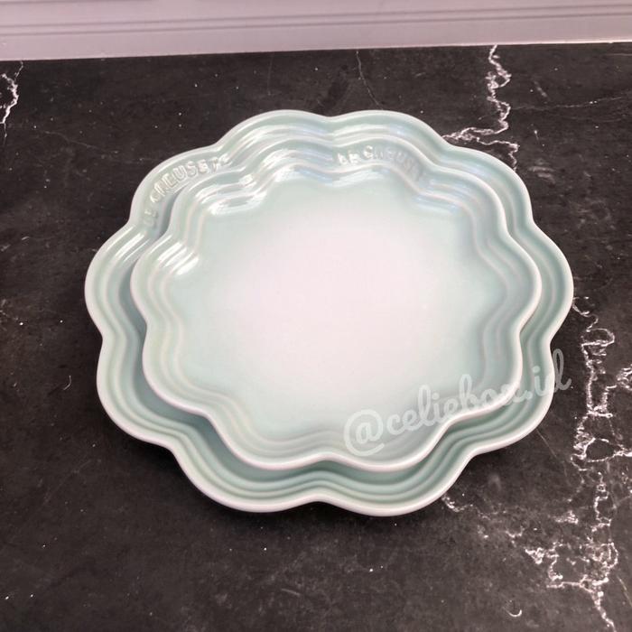 Gambar Le creuset FRILL PLATE 18cm / 22cm (multi color) - Coastal blue 18 dari Celiebox undefined 5 Tokopedia