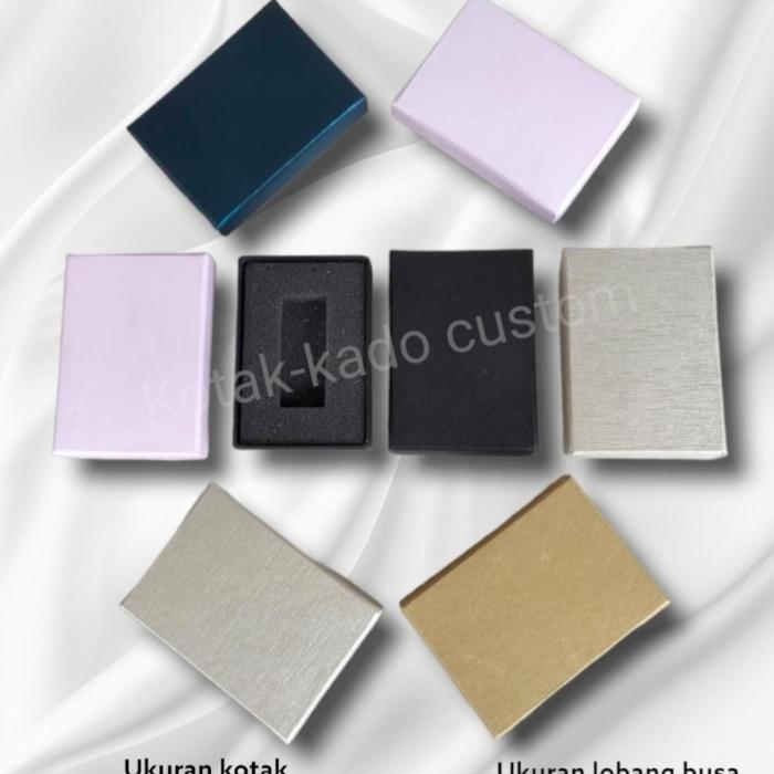 Gambar kotak/box flashdisk - silver dari kotak-kado custom undefined Tokopedia