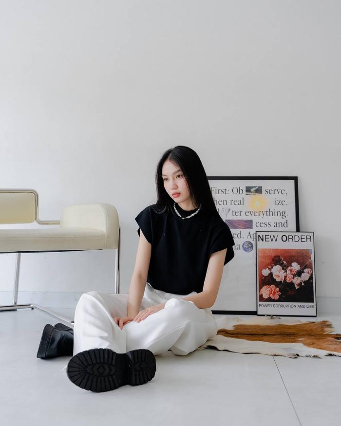 Gambar Kaiya Top - Baju Atasan Kaos Wanita Lengan Pendek Korea Polos Basic - Black dari Dog Stories undefined Tokopedia