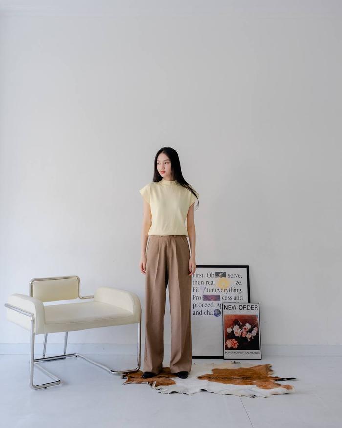 Gambar Kaiya Top - Baju Atasan Kaos Wanita Lengan Pendek Korea Polos Basic - Cream dari Dog Stories undefined Tokopedia