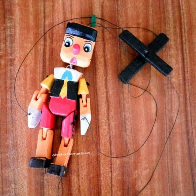 Gambar BONEKA TALI PINOKIO SIZE 30 dari Kayu Handmade dari Dollkayu undefined Tokopedia