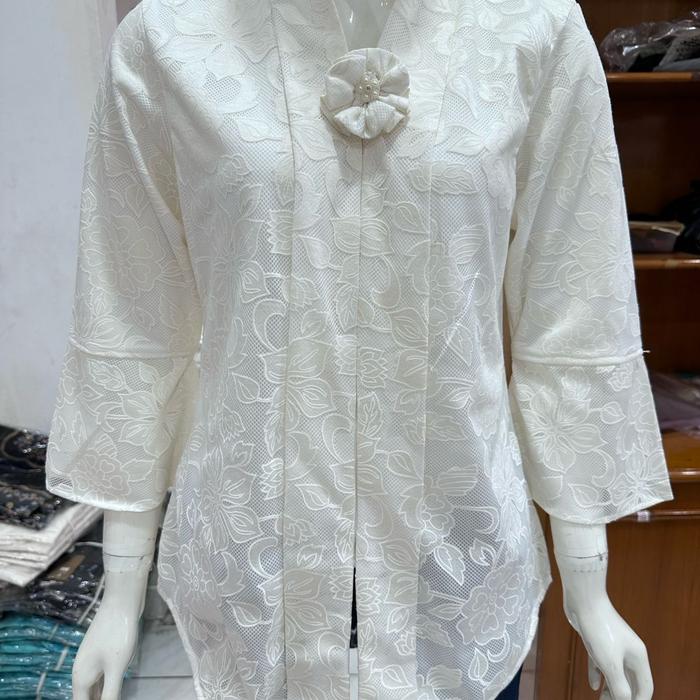 Gambar Kebaya kartini Modern Kebaya Kartini Putih Tulang - 0020, M dari Fang_Fashion undefined Tokopedia
