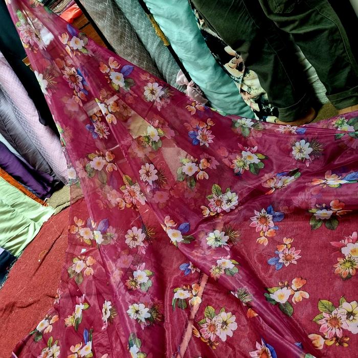 Gambar Kain Bahan Organza Silk Motif Bunga Ceplok - Burgundy dari Wirda silvian undefined Tokopedia