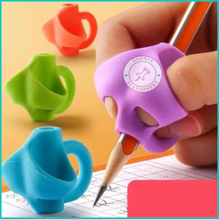 Gambar Pencil Grip Alat Bantu Tulis Anak / Writing Grip Pencil Holder - 3 Jari, Pink dari Gloria ATK undefined Tokopedia