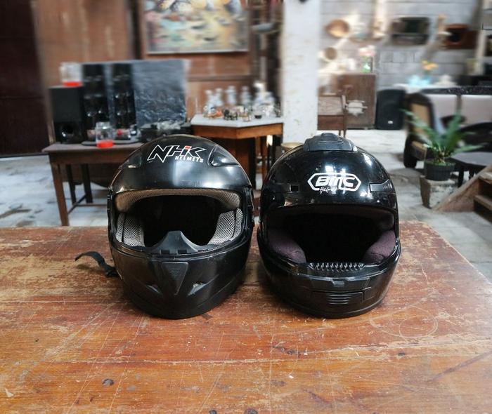 Gambar Helm Fullface/Helm Lawasan/Helm Vintage Tahun 2000-an/Helm Fullface Jadul dari Babe Corner Shop undefined Tokopedia