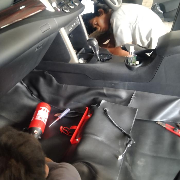 Gambar Karpet dasar mobil Innova reborn 2016 - 2025 full bagasi dari putrapandeglangvariasi undefined Tokopedia