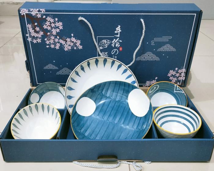 Gambar Souvenir Piring dan Mangkok Jepang Set  Hand painted Japanese Plate - 4B+2P - Classic dari Garden Homeware undefined Tokopedia