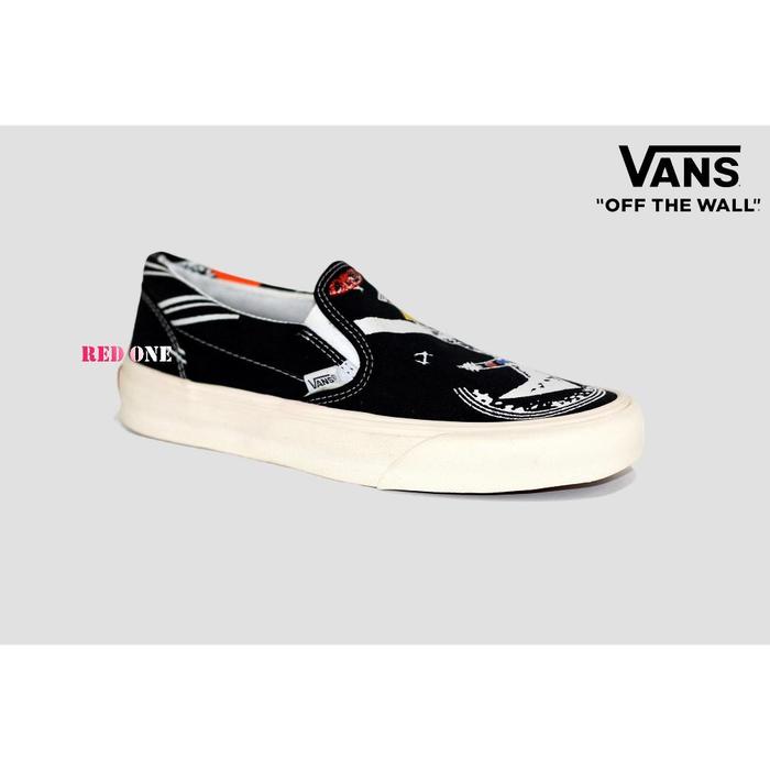 Gambar Sepatu vans moma Sneakers Pria vans Slip on checkerboard Motif Kartun - Moma hitam, 36-37 dari Amazon_Store. undefined Tokopedia