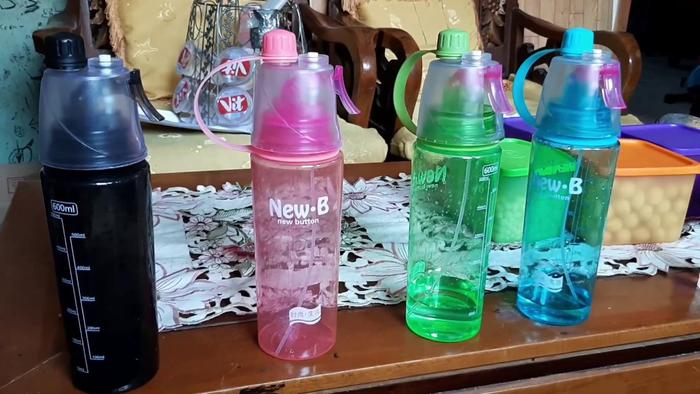 Gambar Botol Minum SEMPROT New B - Sport Spray Water Bottle 600ml BZ 245 - BZ - Merah Muda dari fiza id undefined Tokopedia