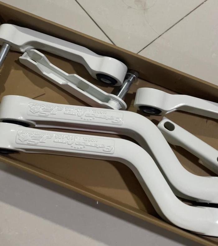 Gambar Balance Arm JS1 Fortuner VNT TRD/Fortuner VRZ 2004-2023, Innova, Hilux - Putih, Hilux Revo dari Hybrid Auto Variasi undefined Tokopedia