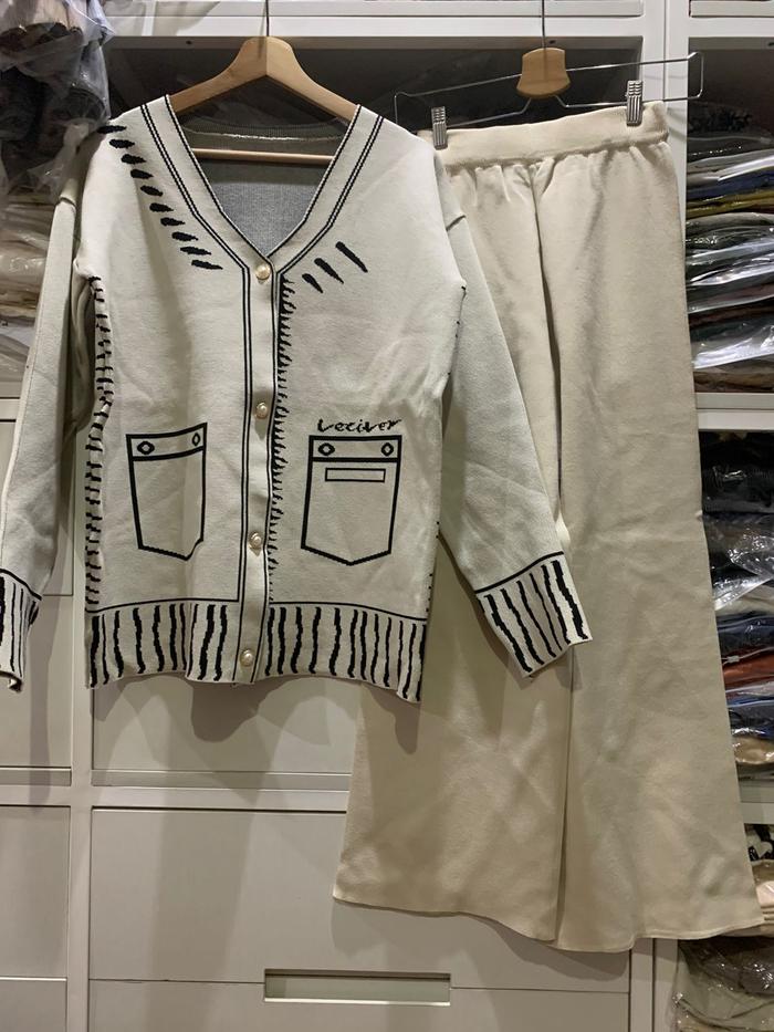 Gambar Kerry Knit Set - Blouse & Pants - White dari Prettyinpastel28 undefined Tokopedia