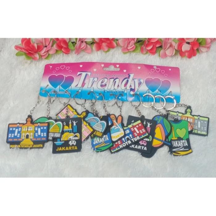 Gambar Gantungan kunci karet/ Gantungan tas/ ciri khas Jakarta dari sunrise aksesories undefined Tokopedia