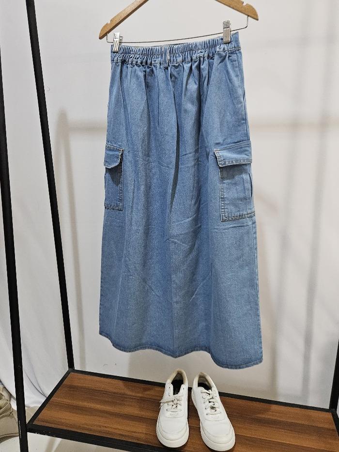 Gambar Rok Jeans Kargo Wanita Panjang 93 cm Fit bb 48-75kg Lezahrasignature - Lightblue dari LEZAHRASIGNATURE undefined Tokopedia