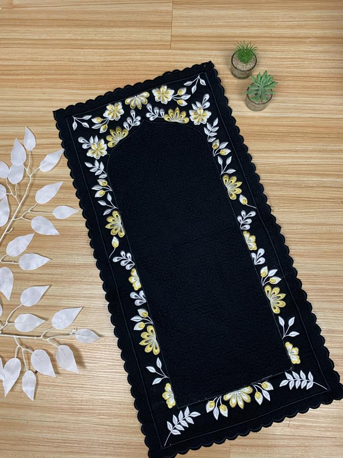 Gambar sejadah bordir mewah traveling empuk memakai busa sajadah mini muka - hitam gold dari RAAYA BUSANA undefined Tokopedia