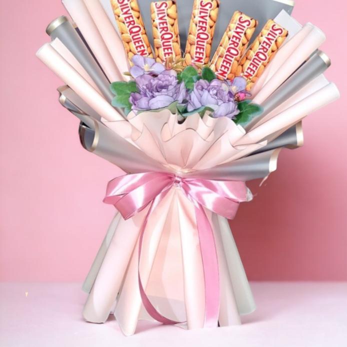 Gambar buket coklat Silverqueen - Merah Muda dari tandadihati undefined Tokopedia