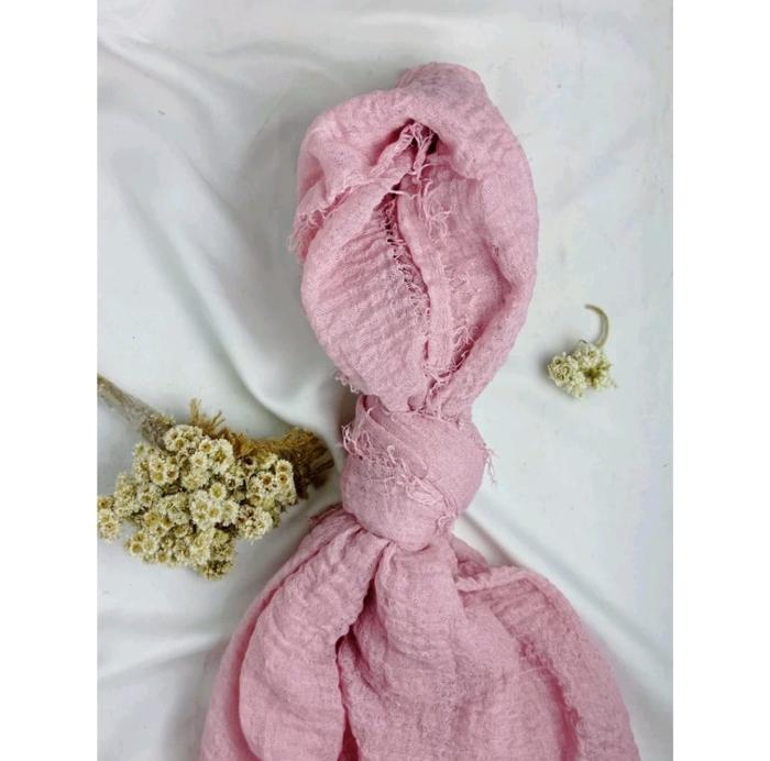 Gambar PASHMINA CRINKLE PREMIUM 180 X 90 / SHAWL JILBAB PREMIUM - BABY PINK dari Emall.Shop undefined Tokopedia