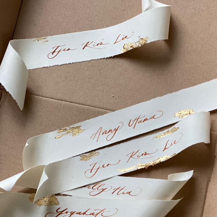 Jual Custom Handwritten Calligraphy Wedding Name Scroll Place Card ...