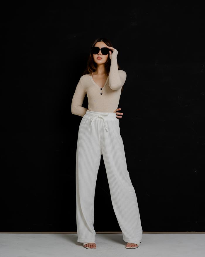 Gambar Grace Pants - Celana Panjang Kulot Wanita Pinggang Karet Trendy Korea - White, Large dari Dog Stories undefined Tokopedia