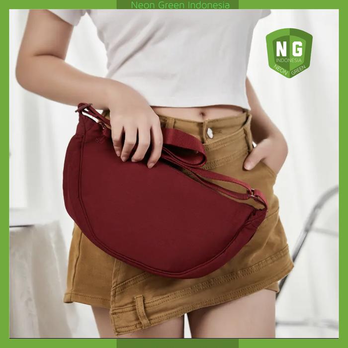Gambar Tas Selempang Wanita Half Moon Bag Waist Bag Shoulder Bag Wanita - Maroon, Half Moon Bag dari Neon Green Indonesia undefined Tokopedia
